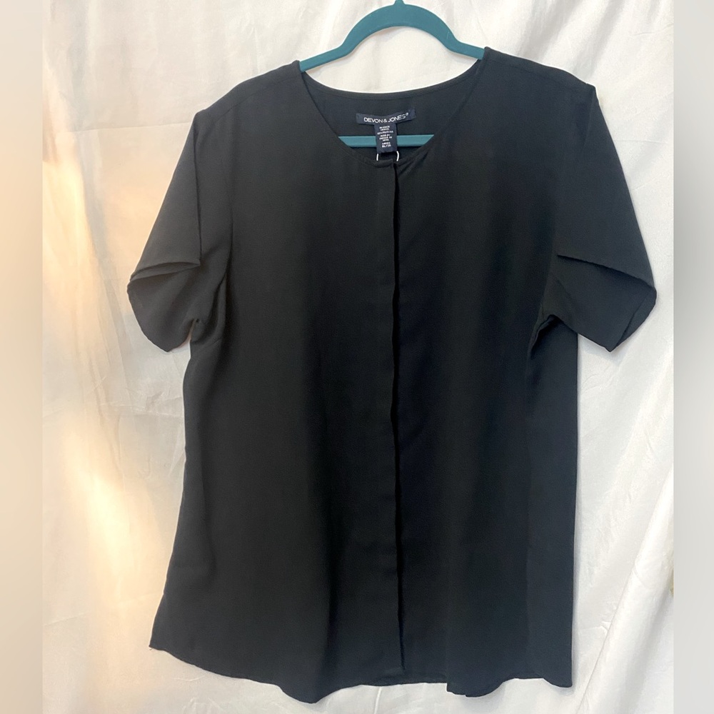 Devon and Jones black top xl